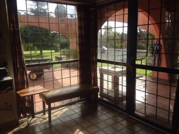 CASA QUINTA EN VENTA (O PERMUTA) EN LA SERRANITA SOBRE LOTE DE 6.540 m2 - KM. 25 DE LA RUTA 226