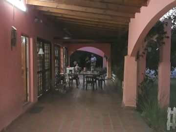 CASA QUINTA EN VENTA (O PERMUTA) EN LA SERRANITA SOBRE LOTE DE 6.540 m2 - KM. 25 DE LA RUTA 226
