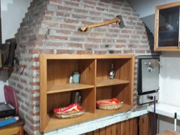 CASA QUINTA EN VENTA (O PERMUTA) EN LA SERRANITA SOBRE LOTE DE 6.540 m2 - KM. 25 DE LA RUTA 226