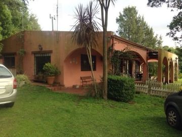 CASA QUINTA EN VENTA (O PERMUTA) EN LA SERRANITA SOBRE LOTE DE 6.540 m2 - KM. 25 DE LA RUTA 226