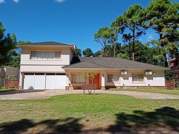 CODIGO 624 - PINAMAR - ALQUILER TEMPORARIO - ZONA ALAMOS - PILETA CLIMATIZADA