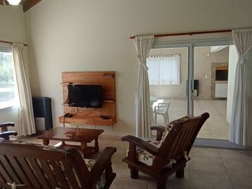 CODIGO 624 - PINAMAR - ALQUILER TEMPORARIO - ZONA ALAMOS - PILETA CLIMATIZADA