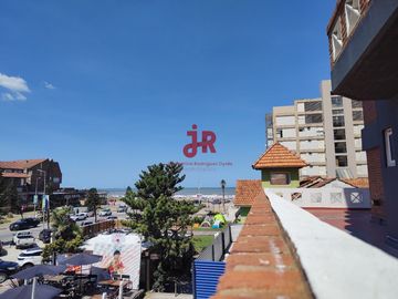 CODIGO 221 - CENTRO PLAYA PINAMAR - 3 AMBIENTES CON COCHERA Y PARRILLA