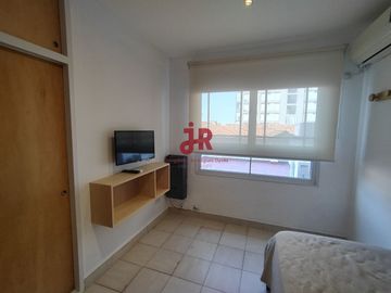 CODIGO 221 - CENTRO PLAYA PINAMAR - 3 AMBIENTES CON COCHERA Y PARRILLA