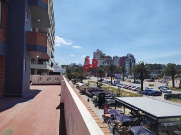 CODIGO 221 - CENTRO PLAYA PINAMAR - 3 AMBIENTES CON COCHERA Y PARRILLA