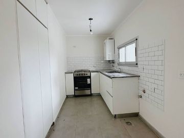 Departamento en venta de 2 dormitorios c/ cochera en Centro Gorriti 165