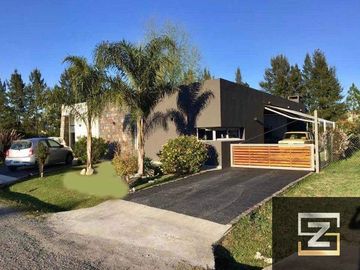 Casa En Venta Barrio Malibu Pileta Natural