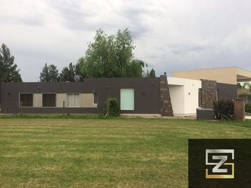 Casa En Venta Barrio Malibu Pileta Natural