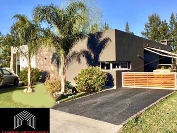 Casa En Venta Barrio Malibu Pileta Natural
