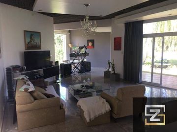 Casa En Venta Barrio Malibu Pileta Natural