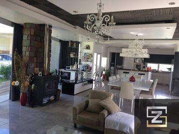 Casa En Venta Barrio Malibu Pileta Natural