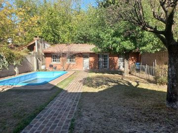 Casa en venta de 3 dormitorios c/ cochera en San Miguel