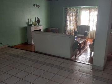 Casa en venta de 3 dormitorios c/ cochera en San Miguel