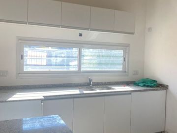 Casa en venta de 3 dormitorios c/ cochera en Ingeniero Maschwitz