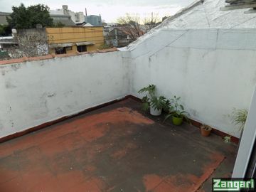VENTA-TRIPLEX 4 AMB PATIO FONDO COCHERA 2 TZAS-PARQUE PATRICIOS