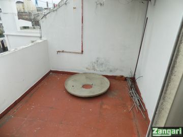 VENTA-TRIPLEX 4 AMB PATIO FONDO COCHERA 2 TZAS-PARQUE PATRICIOS