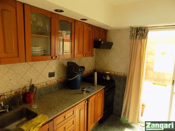 VENTA-TRIPLEX 4 AMB PATIO FONDO COCHERA 2 TZAS-PARQUE PATRICIOS
