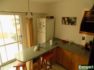 VENTA-TRIPLEX 4 AMB PATIO FONDO COCHERA 2 TZAS-PARQUE PATRICIOS