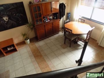 VENTA-TRIPLEX 4 AMB PATIO FONDO COCHERA 2 TZAS-PARQUE PATRICIOS