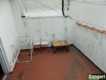 VENTA-TRIPLEX 4 AMB PATIO FONDO COCHERA 2 TZAS-PARQUE PATRICIOS