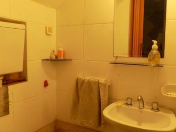 VENTA-TRIPLEX 4 AMB PATIO FONDO COCHERA 2 TZAS-PARQUE PATRICIOS