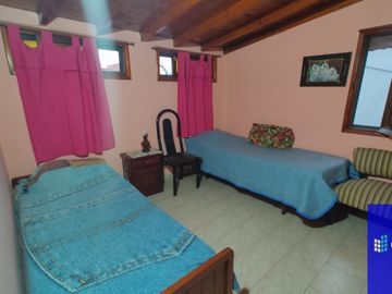 Casa en venta de 4 dormitorios c/ cochera en Costa Azul