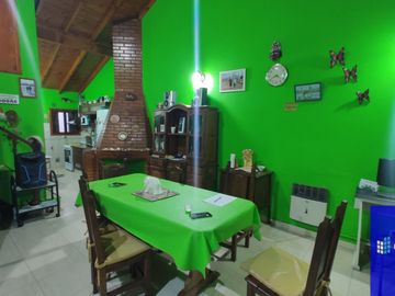 Casa en venta de 4 dormitorios c/ cochera en Costa Azul