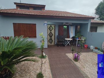 Casa en venta de 4 dormitorios c/ cochera en Costa Azul