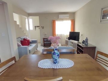 calle 85bis e/ 116 y 117 Villa Elvira - Casa 3 dormitorios c/ cochera
