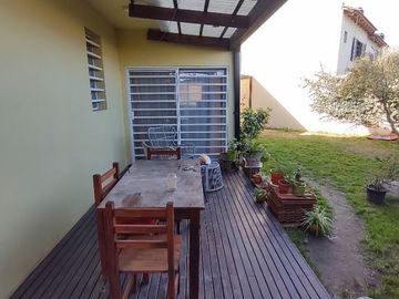 calle 85bis e/ 116 y 117 Villa Elvira - Casa 3 dormitorios c/ cochera