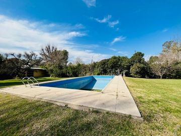 Casa quinta en venta de 1600m2 ubicado en Roldán