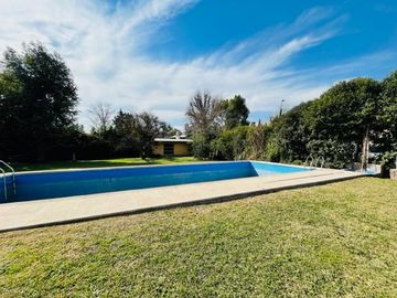 Casa quinta en venta de 1600m2 ubicado en Roldán
