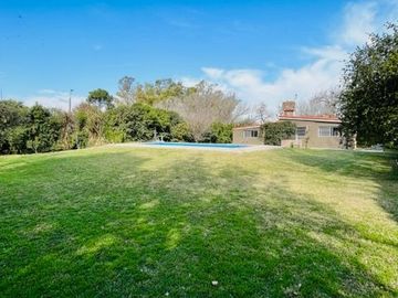 Casa quinta en venta de 1600m2 ubicado en Roldán