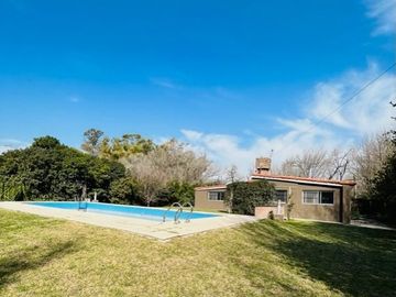Casa quinta en venta de 1600m2 ubicado en Roldán