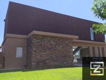 Casa en venta de 3 dormitorios c/ cochera en El Cantón