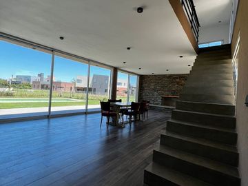 Casa en venta de 3 dormitorios c/ cochera en El Cantón