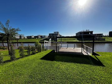 Casa en venta de 4 dormitorios c/ cochera en Nordelta El Yacht