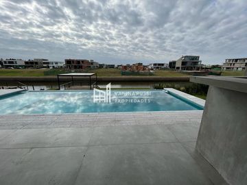 Casa en venta de 4 dormitorios c/ cochera en Nordelta El Yacht