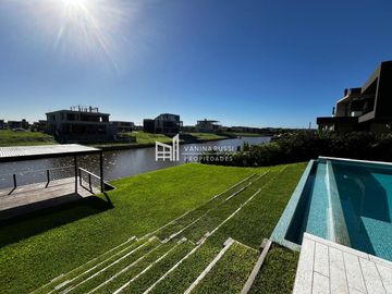 Casa en venta de 4 dormitorios c/ cochera en Nordelta El Yacht