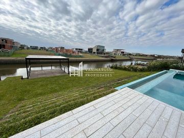 Casa en venta de 4 dormitorios c/ cochera en Nordelta El Yacht