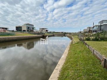 Casa en venta de 4 dormitorios c/ cochera en Nordelta El Yacht