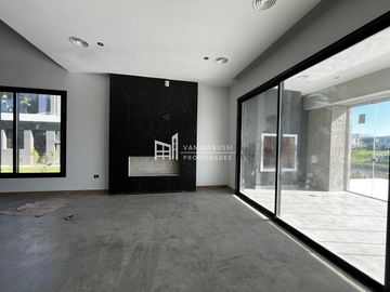 Casa en venta de 4 dormitorios c/ cochera en Nordelta El Yacht