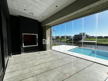 Casa en venta de 4 dormitorios c/ cochera en Nordelta El Yacht
