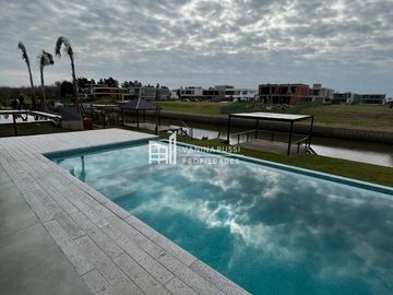 Casa en venta de 4 dormitorios c/ cochera en Nordelta El Yacht