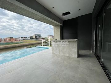 Casa en venta de 4 dormitorios c/ cochera en Nordelta El Yacht