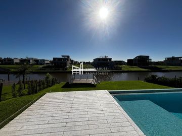 Casa en venta de 4 dormitorios c/ cochera en Nordelta El Yacht