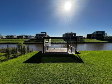 Casa en venta de 4 dormitorios c/ cochera en Nordelta El Yacht