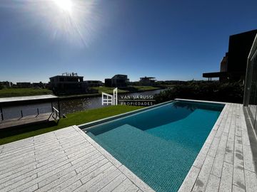 Casa en venta de 4 dormitorios c/ cochera en Nordelta El Yacht