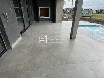 Casa en venta de 4 dormitorios c/ cochera en Nordelta El Yacht