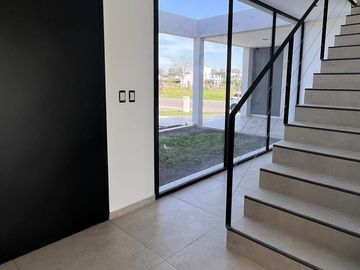 Casa en venta de 3 dormitorios c/ cochera en Santa Rosa